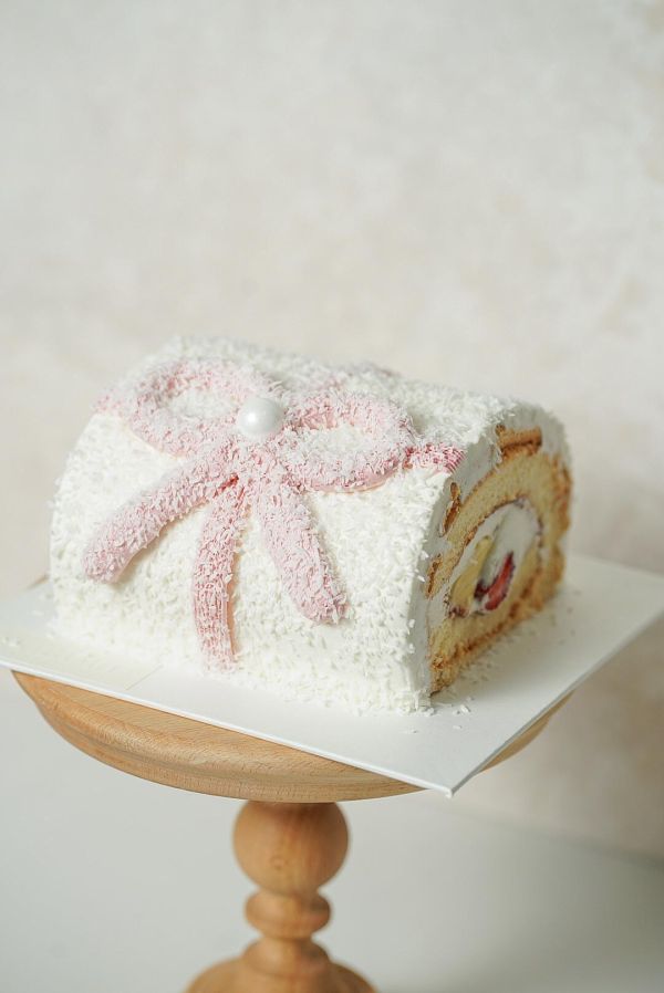 粉色絨毛捲捲 粉色蛋糕, 椰子絲蛋糕, 蝴蝶結蛋糕, 絨毛蛋糕捲, 甜點, 造型蛋糕捲, 椰香蛋糕, 台北自取, 板橋自取, 桃園自取, uniwawa