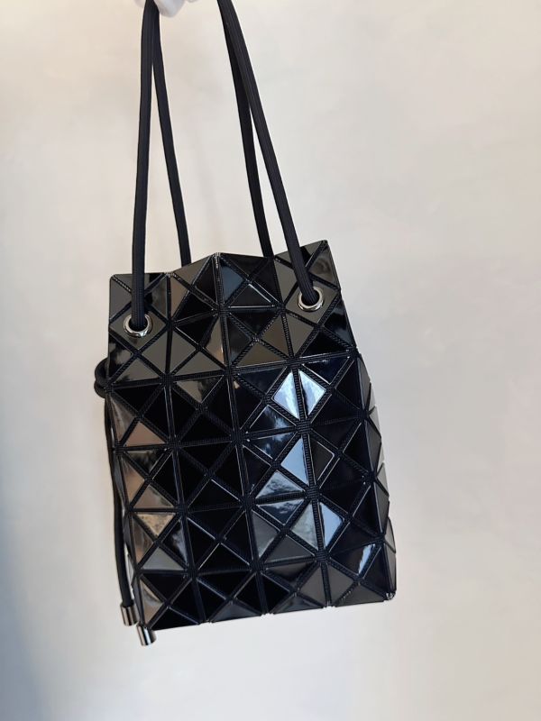 ISSEY MIYAKE 三宅一生 水桶包 issey,miyake,三宅,一生,bao,水桶,包,日本,代購,背帶,抽繩,長夾,現貨