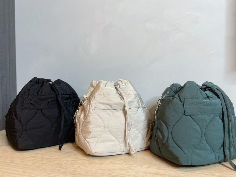 PADDED菱格縫線兩用肩背/側背包 padded,绗縫,菱格,兩用,單肩,斜背,束口,拉鍊,大容量,包包,日本,代購,配件