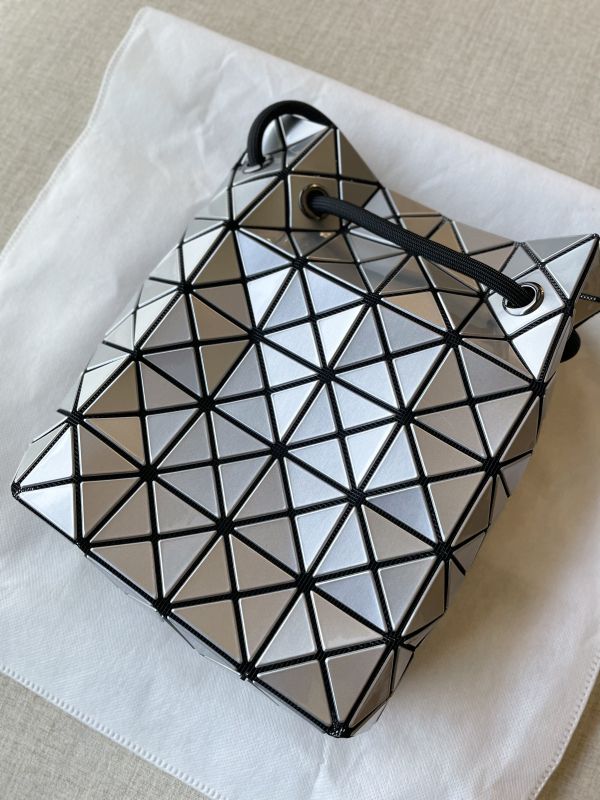 ISSEY MIYAKE 三宅一生 水桶包 issey,miyake,三宅,一生,bao,水桶,包,日本,代購,背帶,抽繩,長夾,現貨