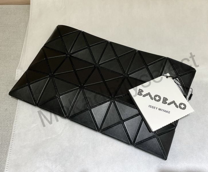 ISSEY MIYAKE 三宅一生 BAOBAO 皮質霧面 黑色 灰色 3x5 斜背包 issey,miyake,三宅,一生,霧面,皮,質,格,灰,黑,3,x,5,*,斜背,包,長夾,日本,代購,專櫃,日牌