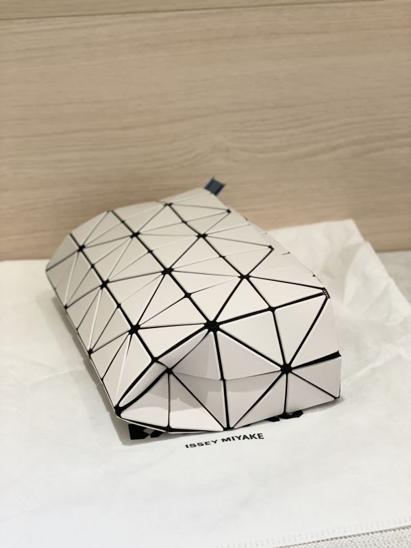 ISSEY MIYAKE 三宅一生 BAOBAO 積木 枕頭包 issey,miyake,三宅,一生,霧面,枕頭,積木,包,斷貨,日本,代購,現貨