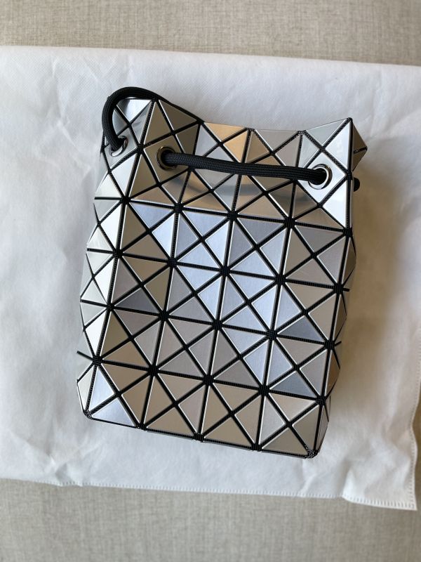 ISSEY MIYAKE 三宅一生 水桶包 issey,miyake,三宅,一生,bao,水桶,包,日本,代購,背帶,抽繩,長夾,現貨