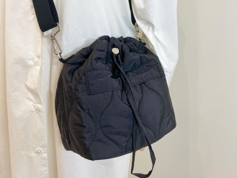 PADDED菱格縫線兩用肩背/側背包 padded,绗縫,菱格,兩用,單肩,斜背,束口,拉鍊,大容量,包包,日本,代購,配件