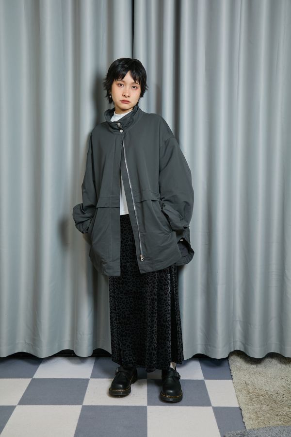 隱形大口袋抽繩抓皺立領寬鬆大件俐落防風大外套 