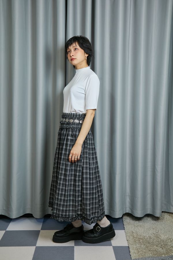 黑白線條色格紋腰間加寬壓折木耳花邊長裙 