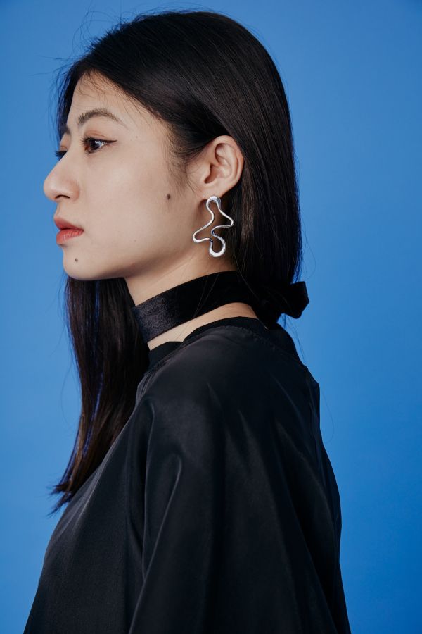 波浪曲線不規則金屬大耳環 