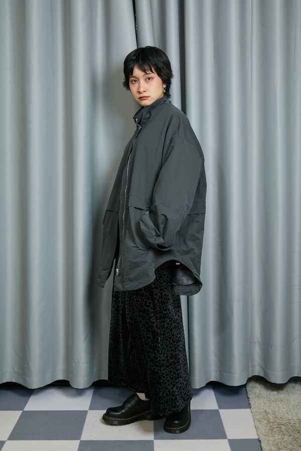 隱形大口袋抽繩抓皺立領寬鬆大件俐落防風大外套 