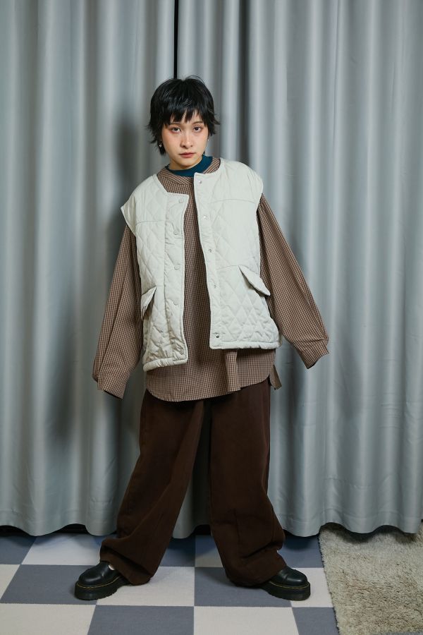 鋪棉菱格壓紋短版寬袖釦下抽繩調節保暖背心(卡其) 