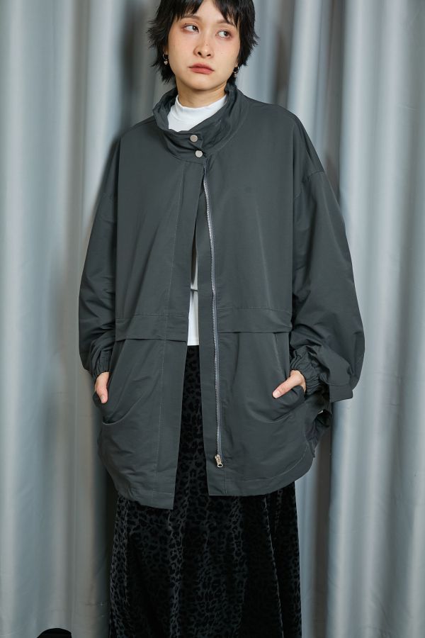 隱形大口袋抽繩抓皺立領寬鬆大件俐落防風大外套 