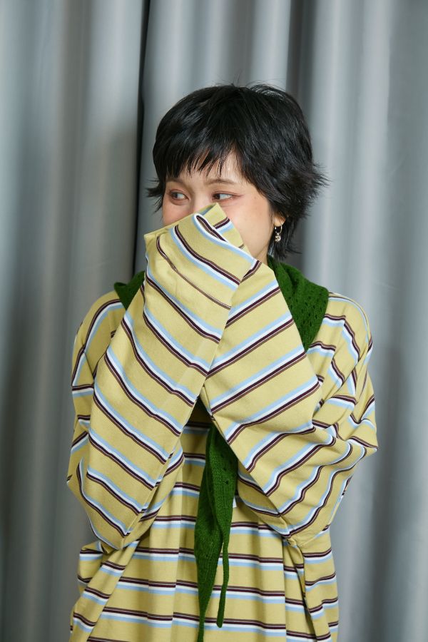 中性四線配色條紋寬鬆落肩慵懶大件上衣(黃色) 