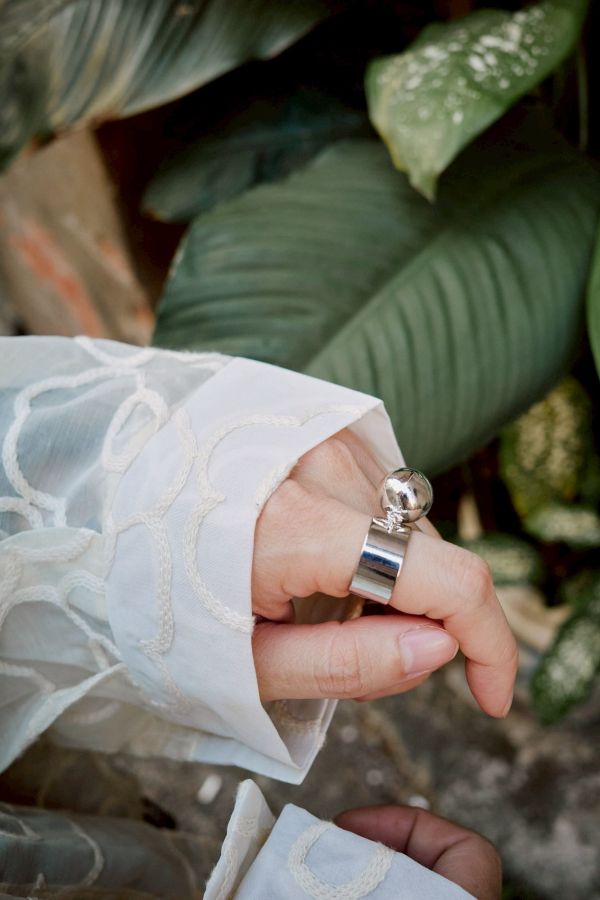 寬寬亮面可微調金屬大球球戒指 