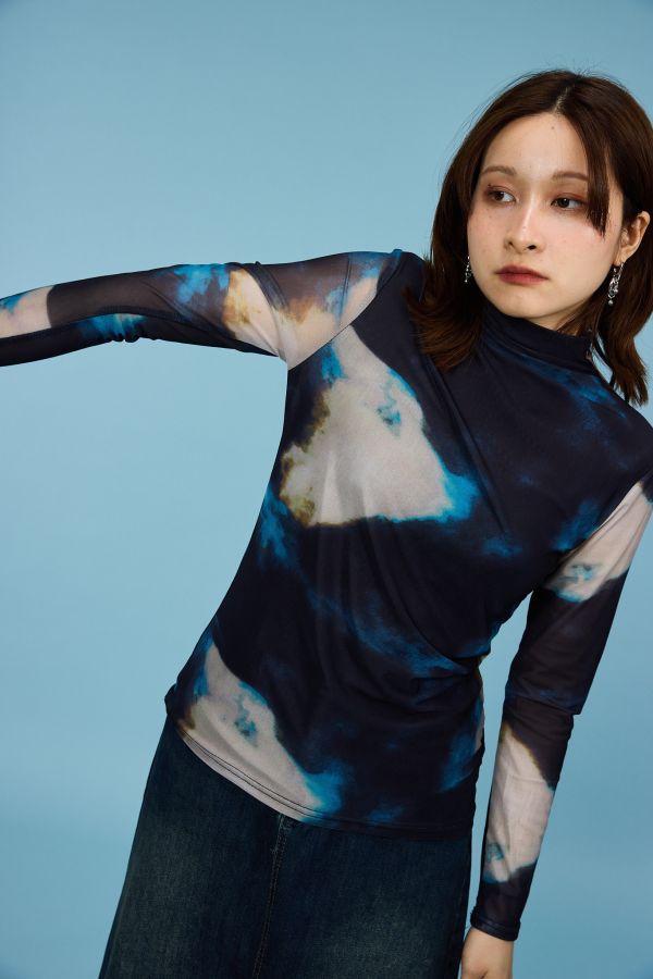 深邃星空油彩暈染雙層高領網紗上衣 