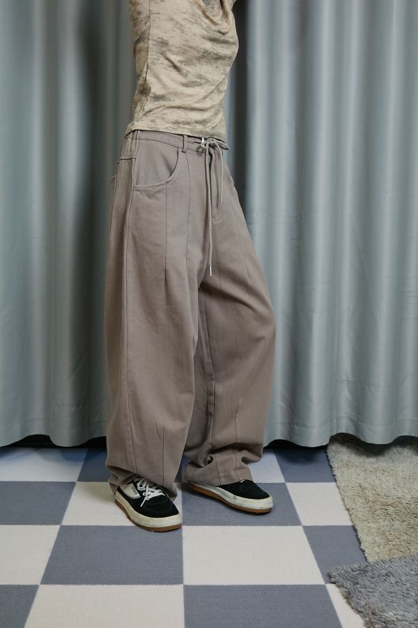 厚厚磨毛布料抽繩調節車線繭型寬版長褲(卡其) 