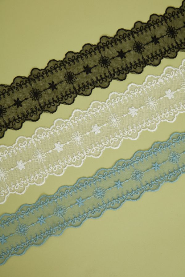 刺繡小花波浪滾邊透膚長絲巾(三色) 