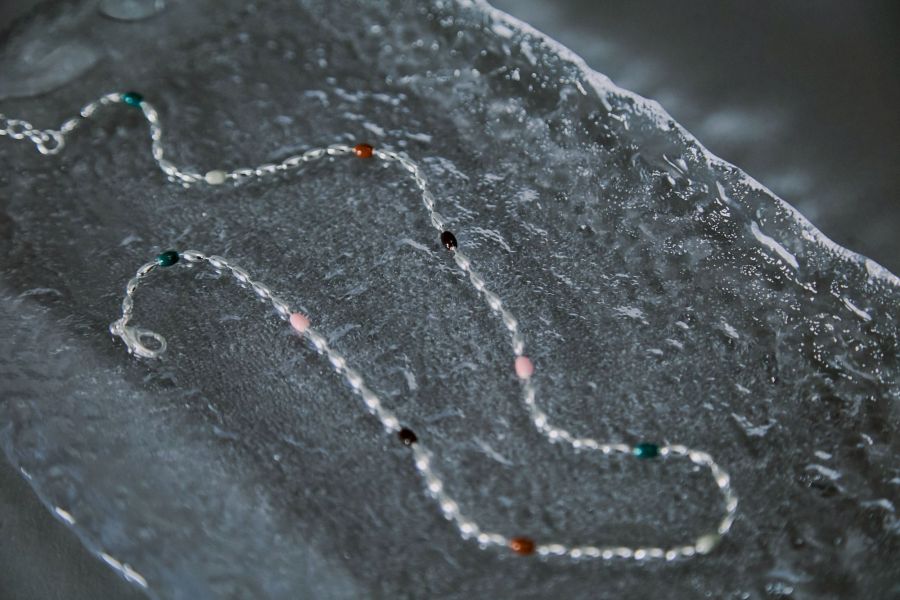 彩虹糖珠拼接霧銀色橢圓細珠珠項鍊 