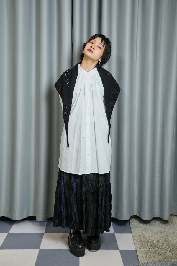 流水線條感變換色彩暈染揉皺感鬆緊9分長裙(黑色) 