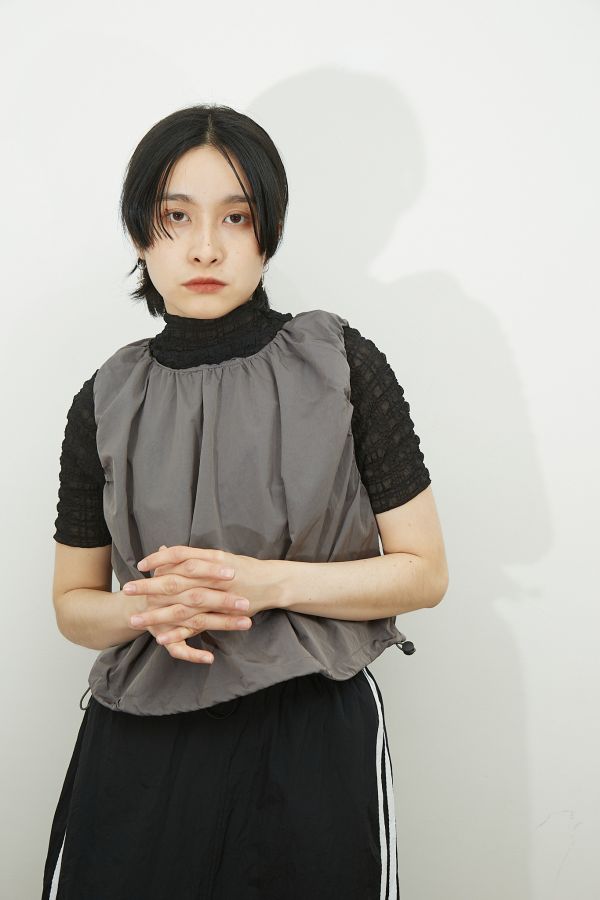 【現貨5折】抽皺花苞內縮口澎澎背心(兩色) 