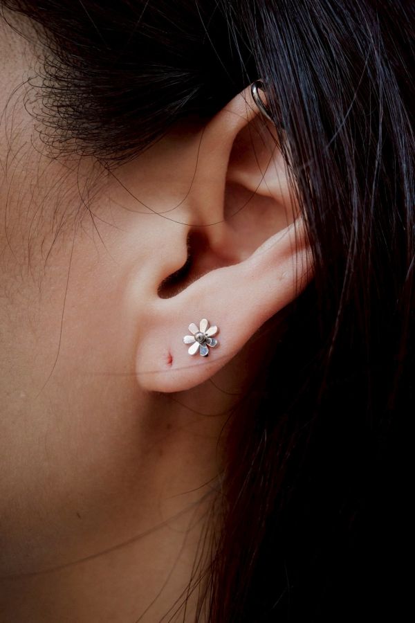 鋼製立體迷你小巧花朵穿耳式耳環 