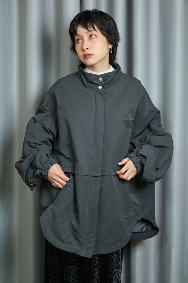 隱形大口袋抽繩抓皺立領寬鬆大件俐落防風大外套 