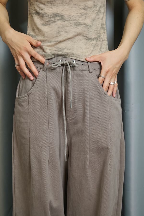 厚厚磨毛布料抽繩調節車線繭型寬版長褲(卡其) 