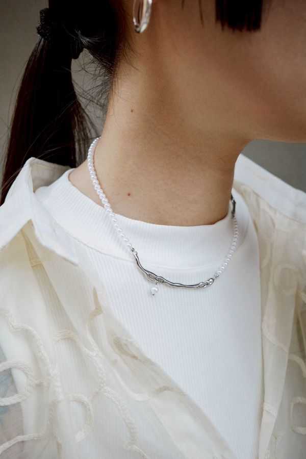 銀色流動金屬樹枝拼接小珍珠對半項鍊 