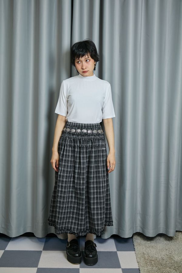 黑白線條色格紋腰間加寬壓折木耳花邊長裙 