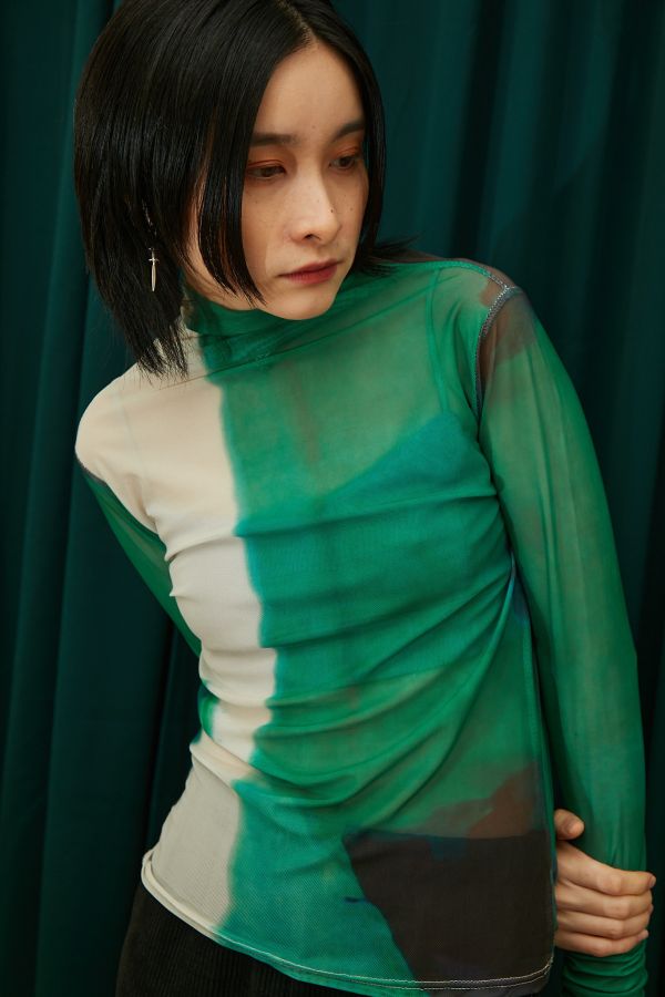 油彩不規則綠色色塊高領抽皺網紗 