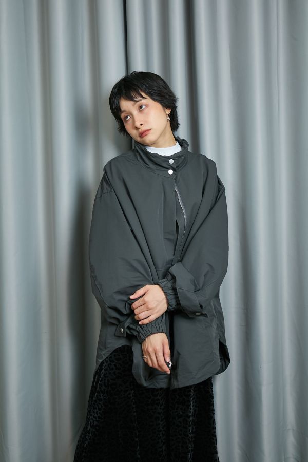 隱形大口袋抽繩抓皺立領寬鬆大件俐落防風大外套 