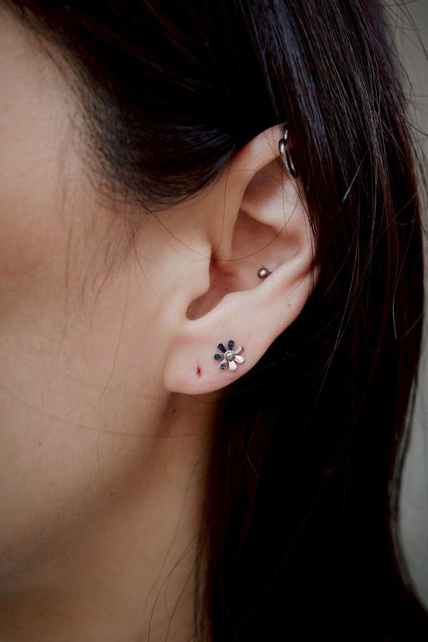 鋼製立體迷你小巧花朵穿耳式耳環 