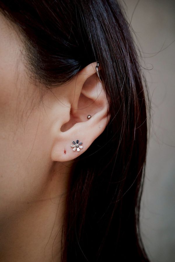 鋼製立體迷你小巧花朵穿耳式耳環 