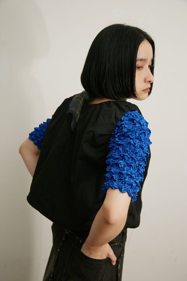 【現貨5折】抽皺花苞內縮口澎澎背心(兩色) 