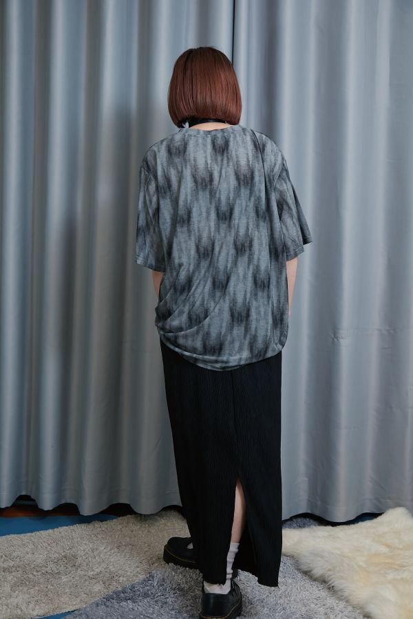 交錯灰色渲染微透膚寬鬆大件短T 
