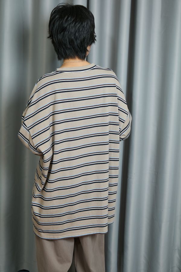 中性四線配色條紋寬鬆落肩慵懶大件上衣(卡其) 