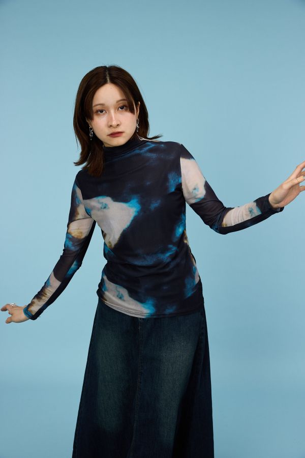 深邃星空油彩暈染雙層高領網紗上衣 