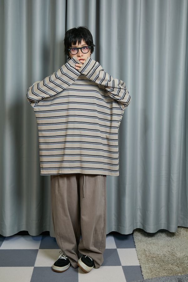 中性四線配色條紋寬鬆落肩慵懶大件上衣(卡其) 