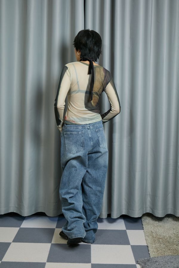 大地色系幾何切割塊狀渲染圓圈車縫圓領網紗上衣 