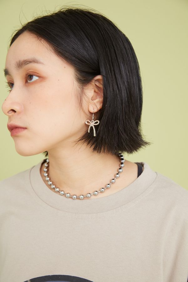 小巧蝴蝶結造型勾式耳環 