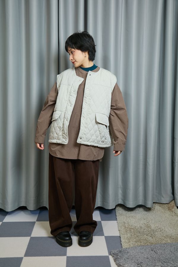 鋪棉菱格壓紋短版寬袖釦下抽繩調節保暖背心(卡其) 