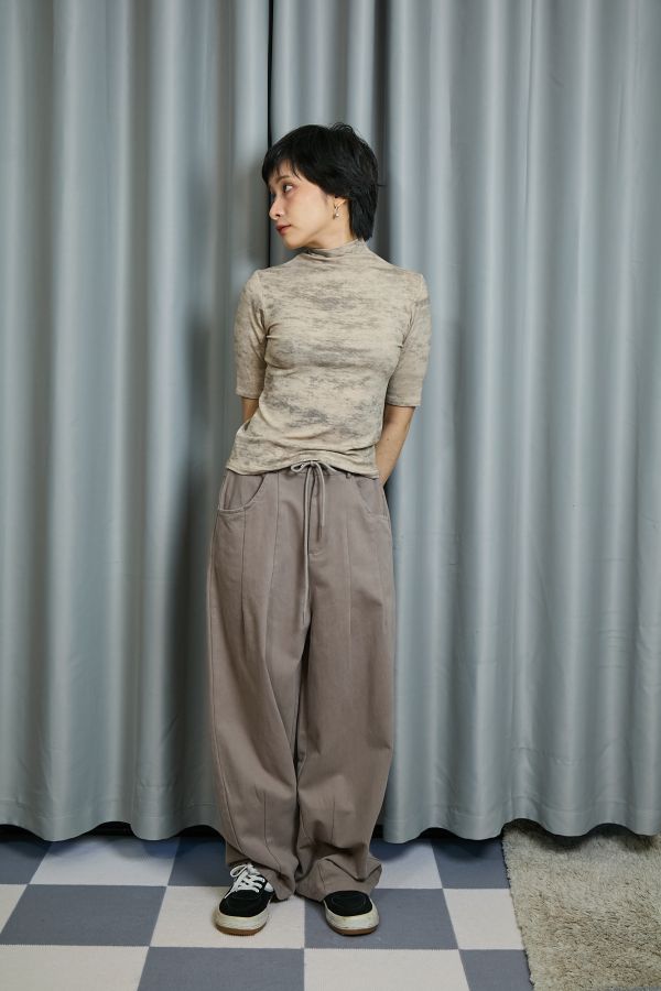 厚厚磨毛布料抽繩調節車線繭型寬版長褲(卡其) 