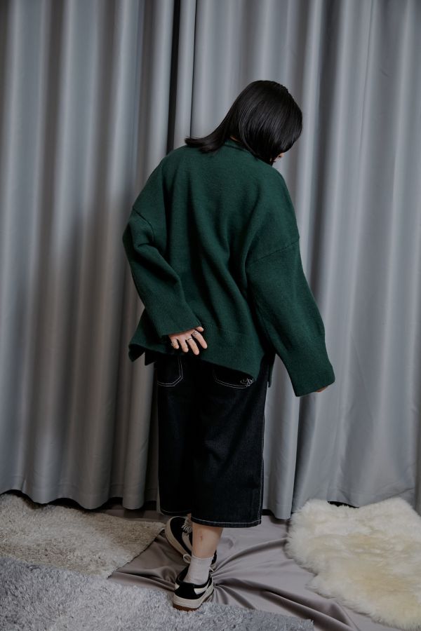 【SALE!7折】厚實細針織寬袖小開岔素色毛衣(綠色) 