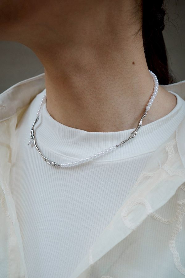 銀色流動金屬樹枝拼接小珍珠對半項鍊 