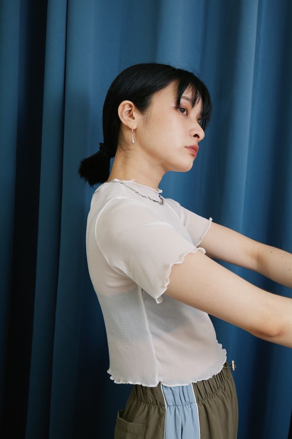 彈力網紗布料捲邊短版合身上衣(兩色) 