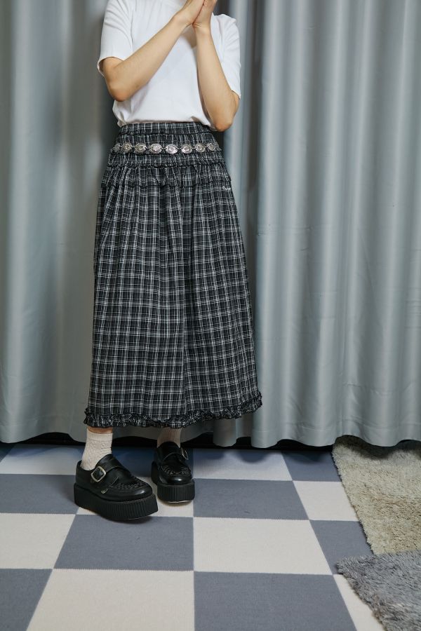 黑白線條色格紋腰間加寬壓折木耳花邊長裙 