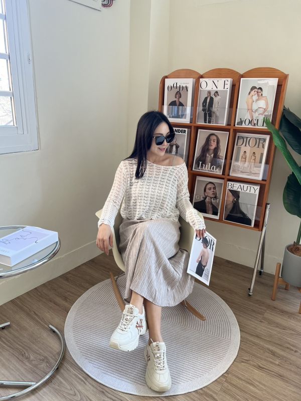 微V領氣質壓褶長洋/肩帶可調節 