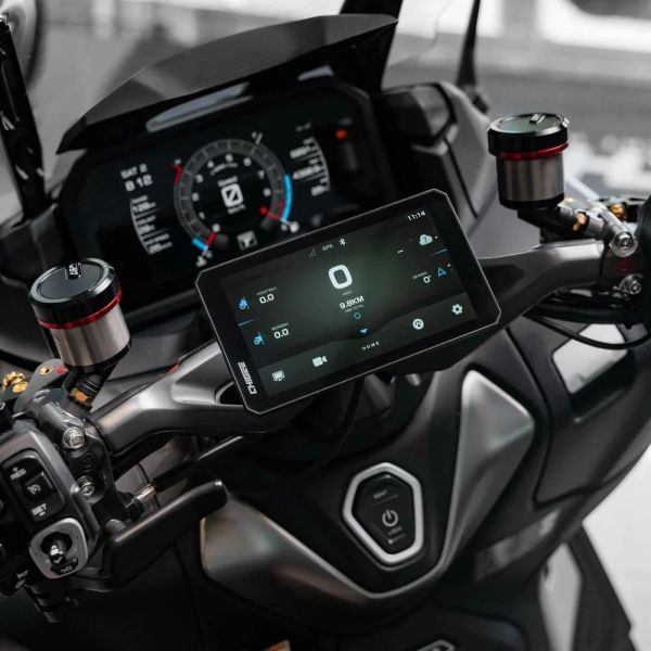 六姐的店※ AIO全系列 / XR-2 專用｜YAMAHA TMAX 車系 專用固定支架 AIO支架, XR-2支架, XR2支架, AIO全系列, YAMAHA支架, 山葉專用支架, 機車導航支架, 機車螢幕支架, 行車紀錄器支架, 機車固定座, 機車導航固定架, 智慧螢幕固定座, 機車改裝精品, 專用安裝支架, 金屬固定座