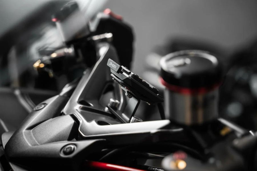 六姐的店※ AIO全系列 / XR-2 專用｜YAMAHA TMAX 車系 專用固定支架 AIO支架, XR-2支架, XR2支架, AIO全系列, YAMAHA支架, 山葉專用支架, 機車導航支架, 機車螢幕支架, 行車紀錄器支架, 機車固定座, 機車導航固定架, 智慧螢幕固定座, 機車改裝精品, 專用安裝支架, 金屬固定座