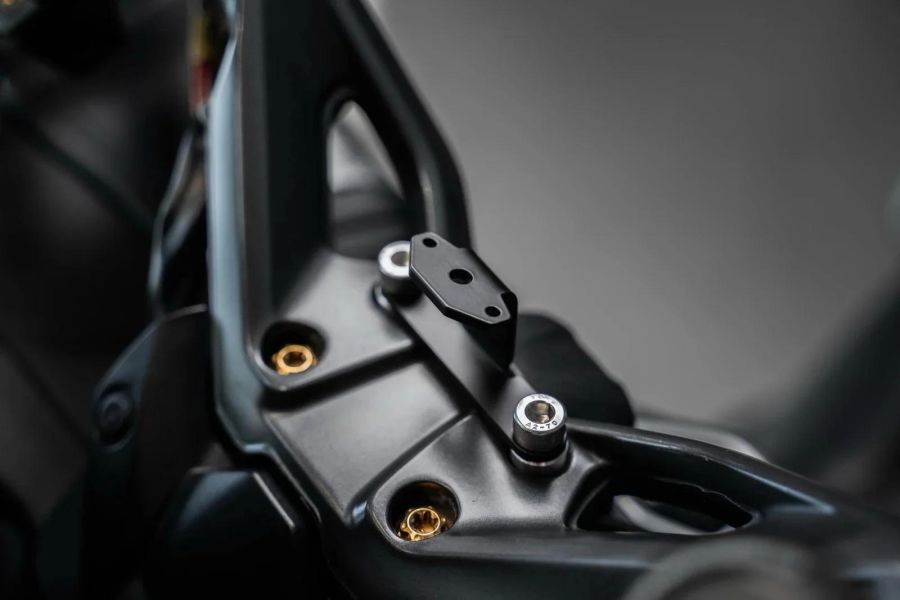 六姐的店※ AIO全系列 / XR-2 專用｜YAMAHA TMAX 車系 專用固定支架 AIO支架, XR-2支架, XR2支架, AIO全系列, YAMAHA支架, 山葉專用支架, 機車導航支架, 機車螢幕支架, 行車紀錄器支架, 機車固定座, 機車導航固定架, 智慧螢幕固定座, 機車改裝精品, 專用安裝支架, 金屬固定座