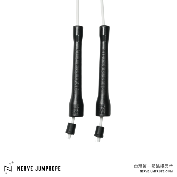 NERVE PVC速度跳繩 - 武士黑(短把) 1.重量較輕
2.快速迴旋
3.工學握把
4.卡扣鐵片、設計不易捲繩
5.適合較進階繩人

跳繩、節拍繩、膠繩、運動跳繩、燃脂、跳繩運動、快速燃脂、跳繩健身、健身、有氧運動、有氧、有氧跳繩