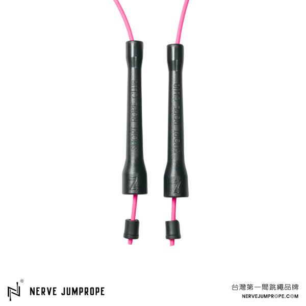 NERVE PVC速度跳繩 - 武士黑(短把) 1.重量較輕
2.快速迴旋
3.工學握把
4.卡扣鐵片、設計不易捲繩
5.適合較進階繩人

跳繩、節拍繩、膠繩、運動跳繩、燃脂、跳繩運動、快速燃脂、跳繩健身、健身、有氧運動、有氧、有氧跳繩